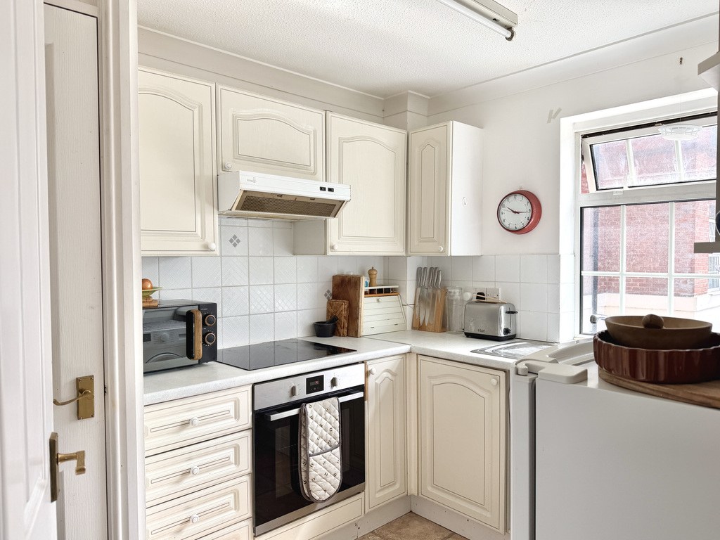 Newbury Gardens, Gillingham, SP8 4HG, photo 3