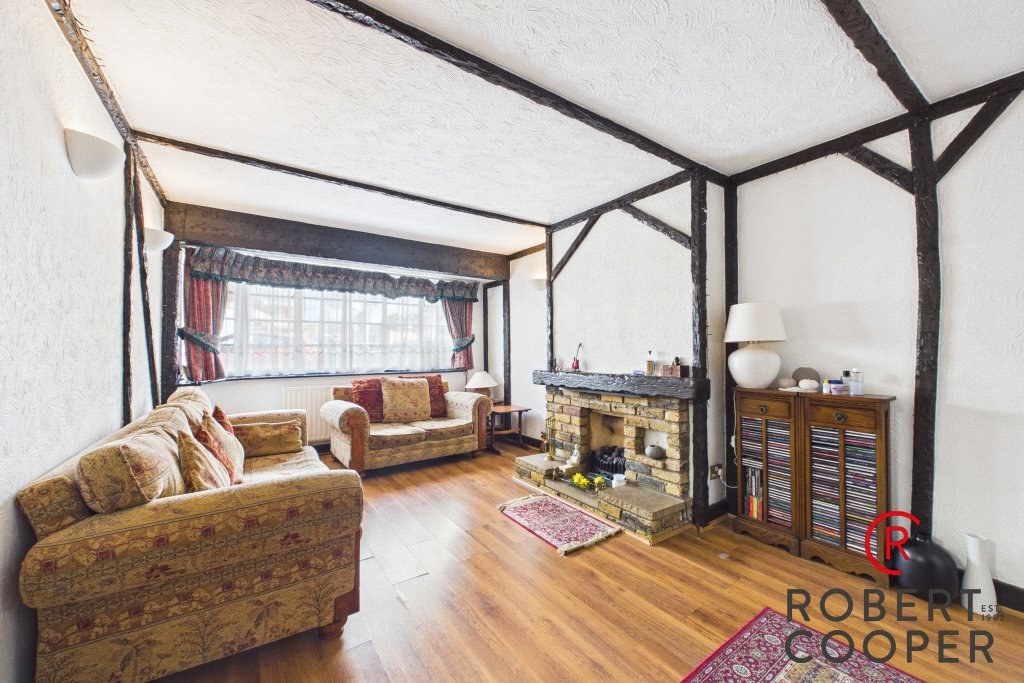 Pine Gardens, Eastcote, Middlesex, HA4, photo 3