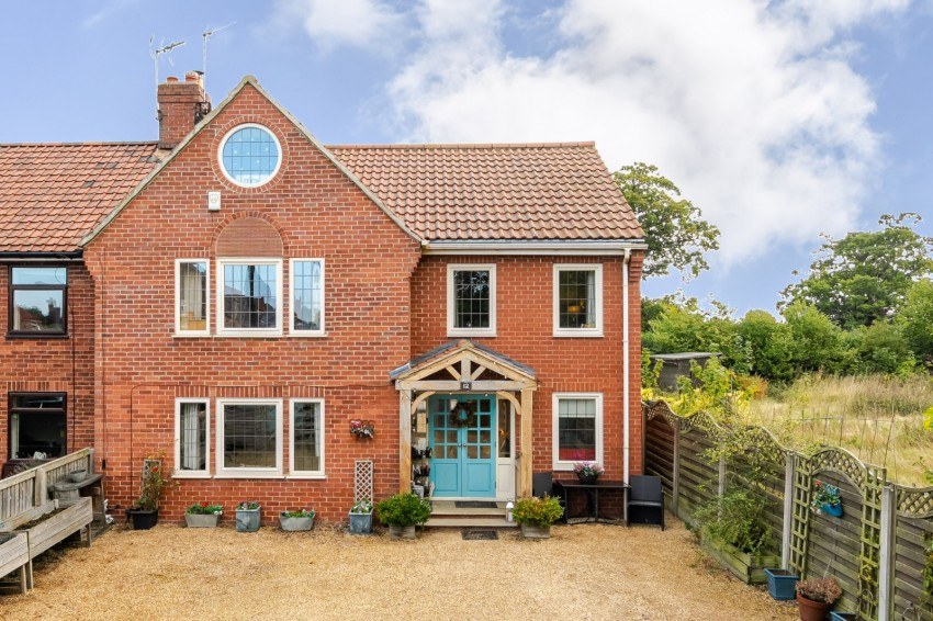 5 bed detached for sale in Harrogate Road, Ferrensby