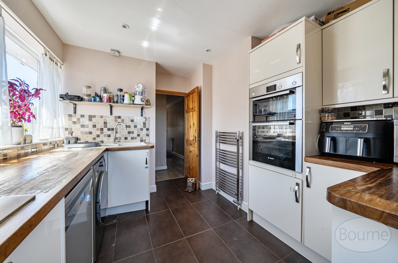 Brocks Drive, Fairlands, Guildford, Surrey, GU3, photo 15