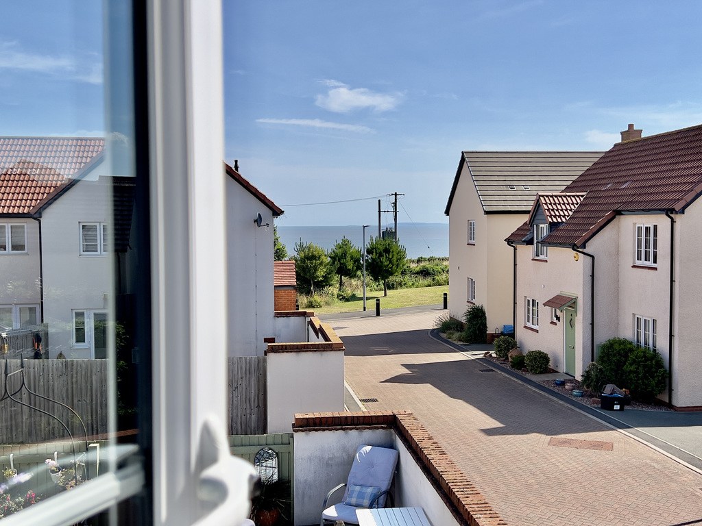 Detached stylish coastal living with sea views, photo 5