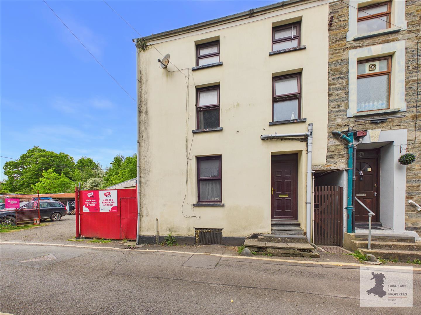 Queens Terrace, Cardigan
