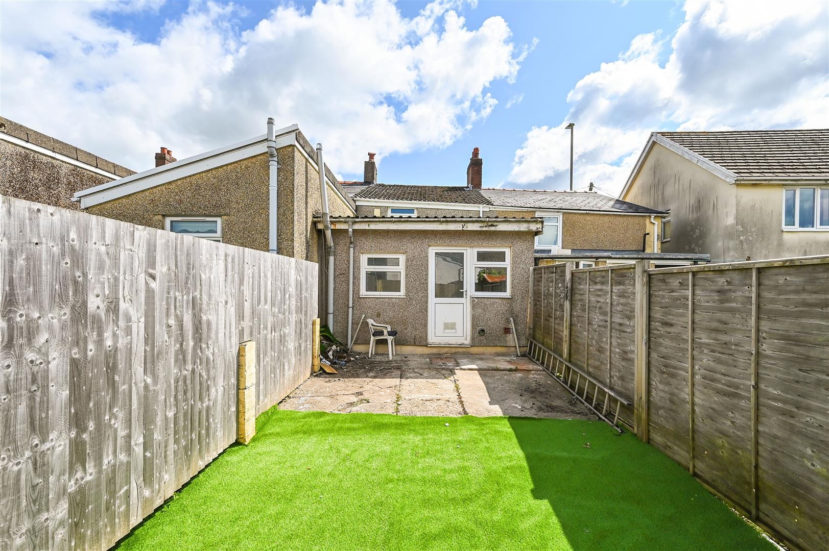 House For Sale Upper High Street