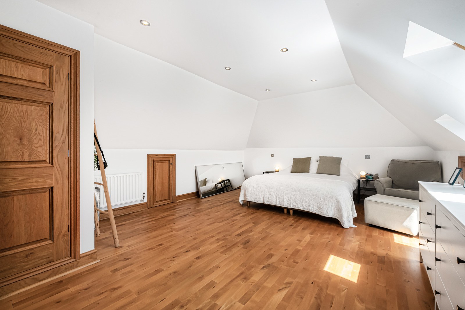 Vale Wood Drive, Lower Bourne, Farnham, Surrey, GU10, photo 9