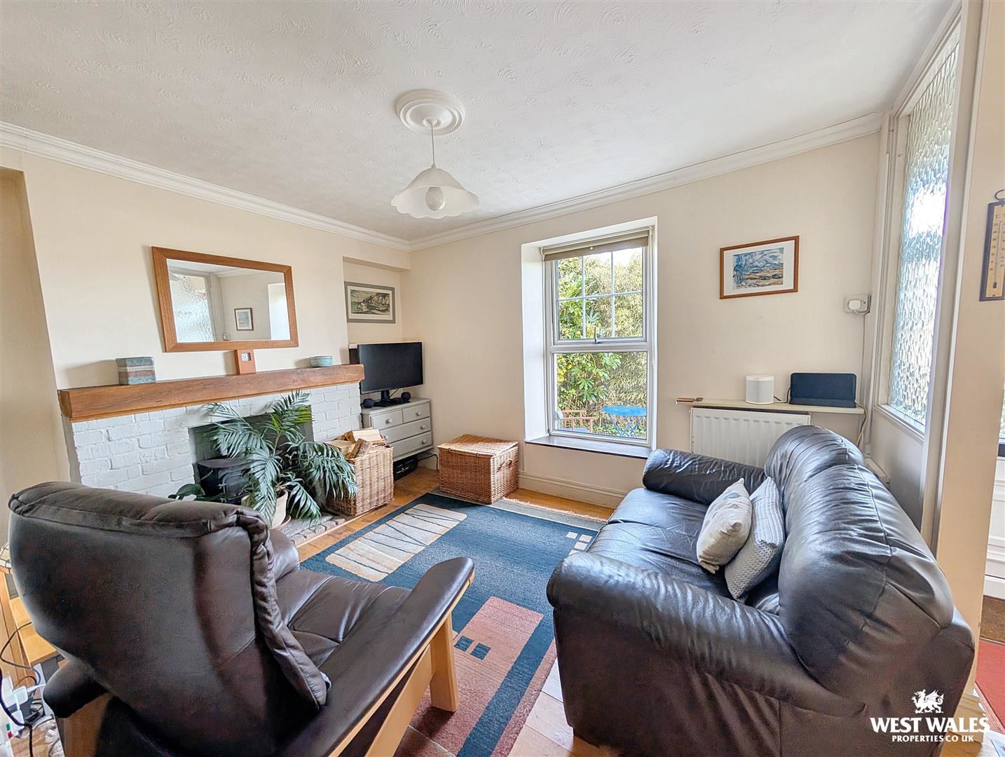 Wellfield Terrace, Ferryside, photo 4