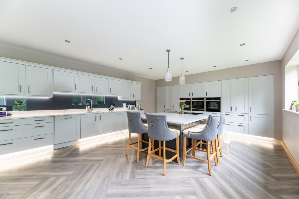 College Gardens, Bingley, West Yorkshire, BD16, photo 3