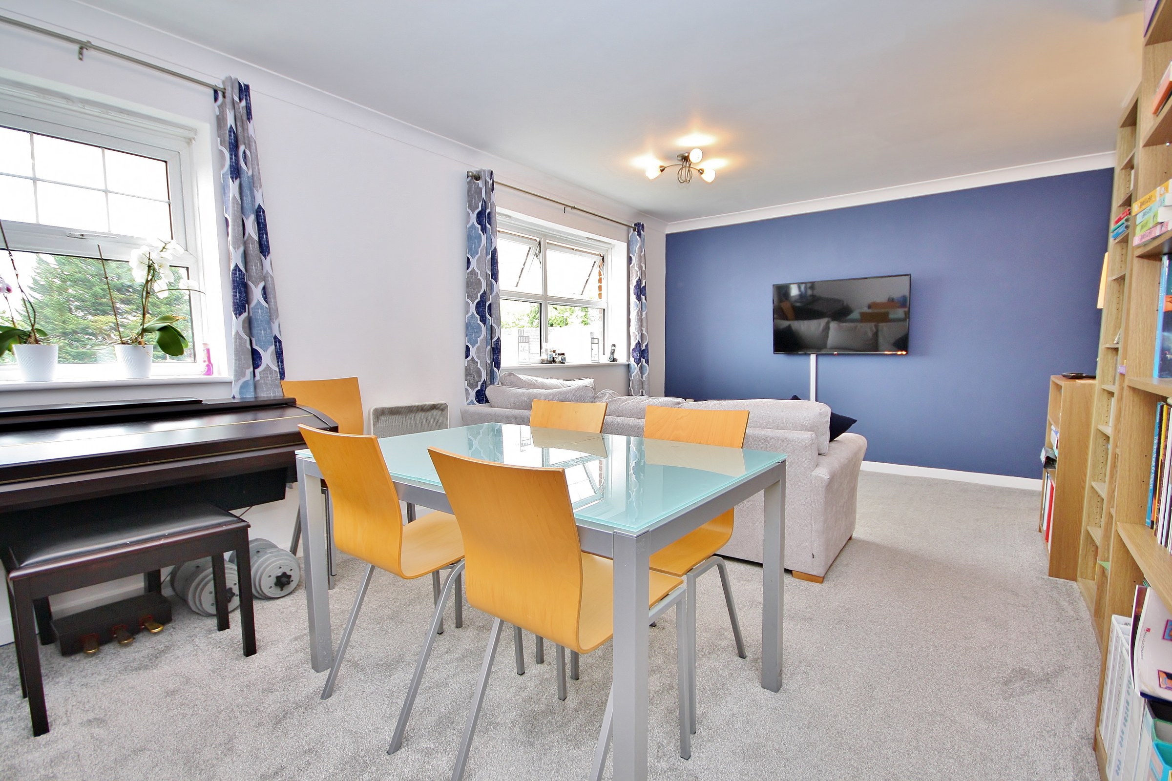Kings Road, Woking, Surrey, GU21, photo 3