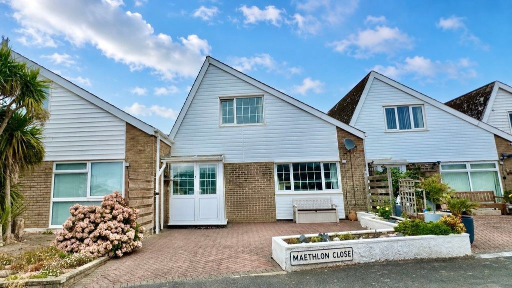 Maethlon Close