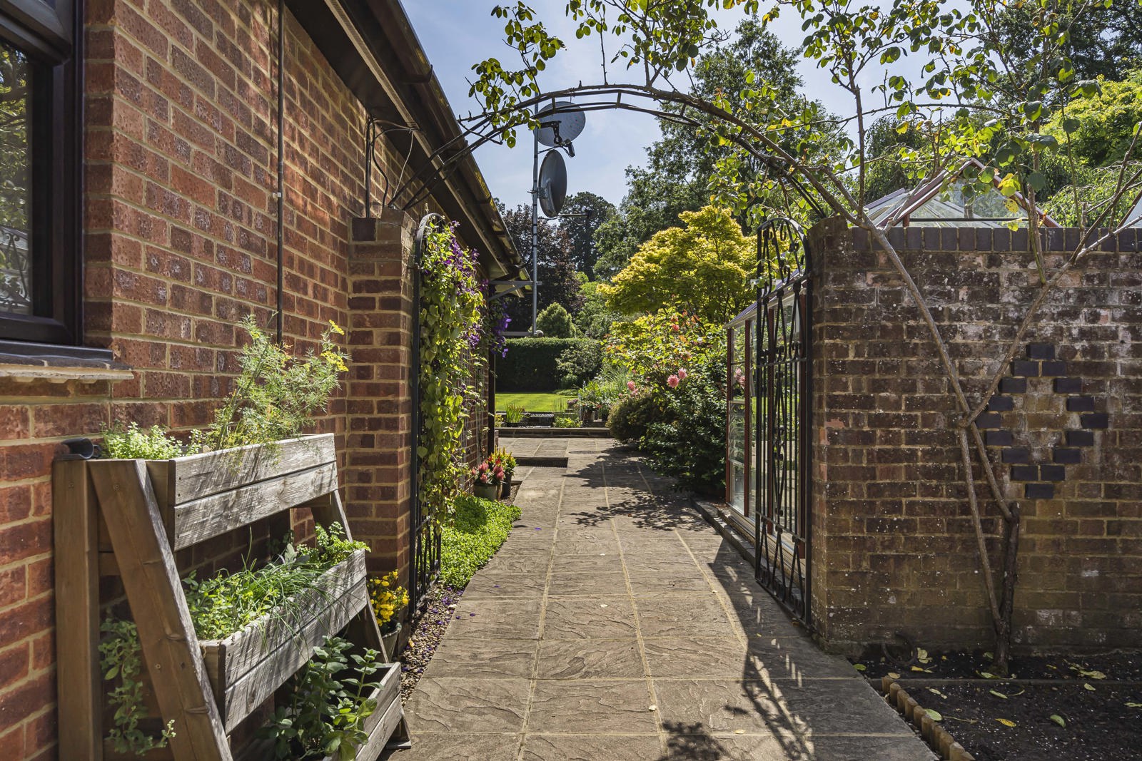 Perry Hill, Worplesdon, Guildford, Surrey, GU3, photo 56