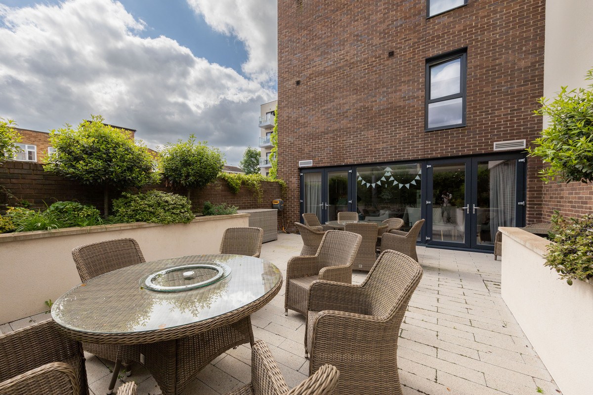 High Road, Loughton, IG10, photo 18