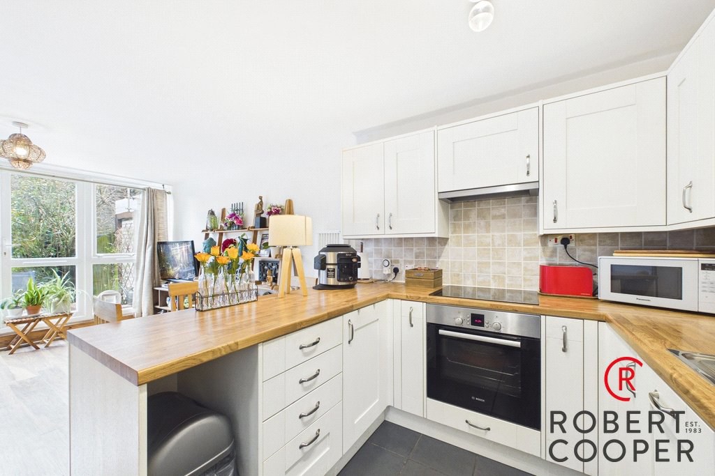 Victoria Road, South Ruislip, HA4, photo 3