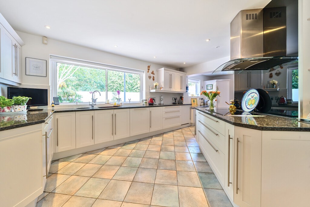 Lakeside Drive, Stoke Poges, Buckinghamshire, SL2, photo 13