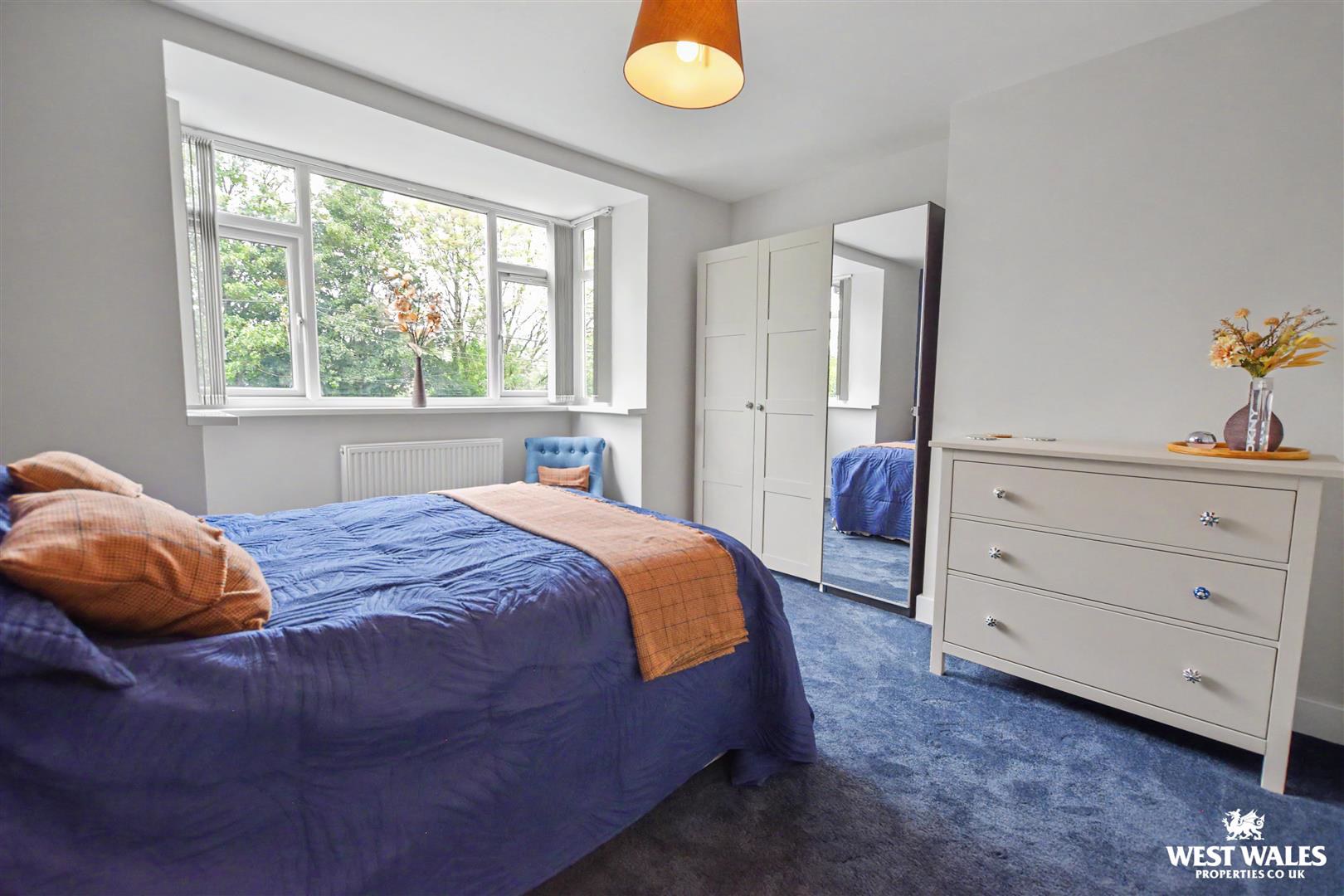 Carmarthen Road, Newcastle Emlyn, photo 16