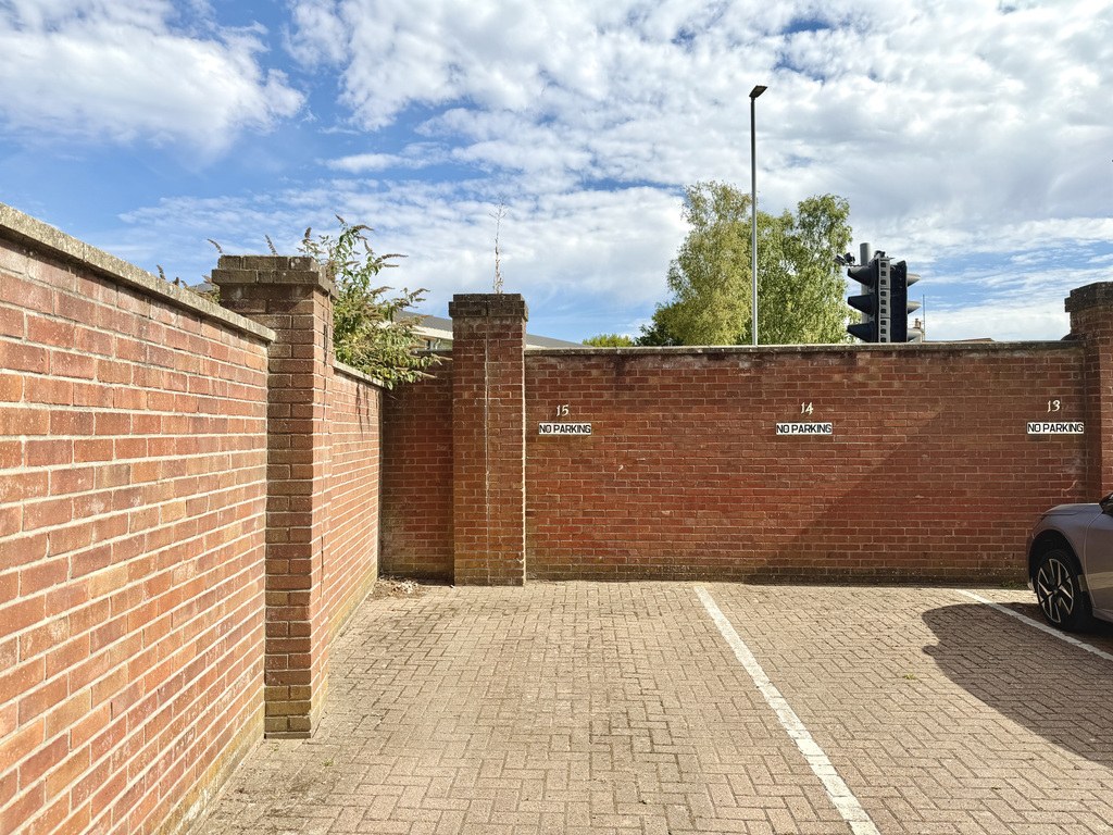 Newbury Gardens, Gillingham, SP8 4HG, photo 15