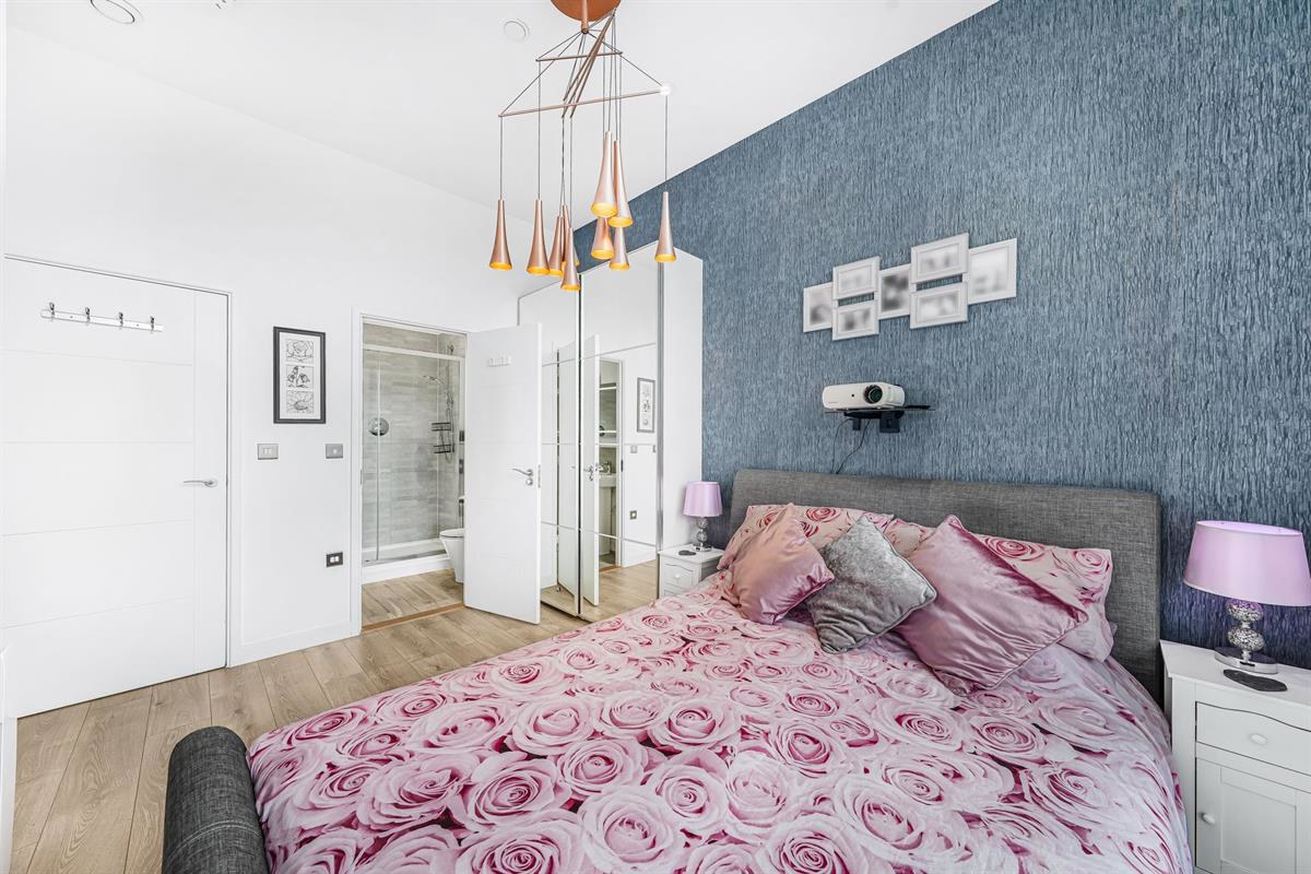 Flat , Edinburgh House, Harlow, photo 13