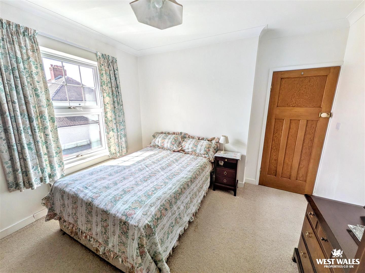 St. Nons Avenue, Carmarthen, photo 13