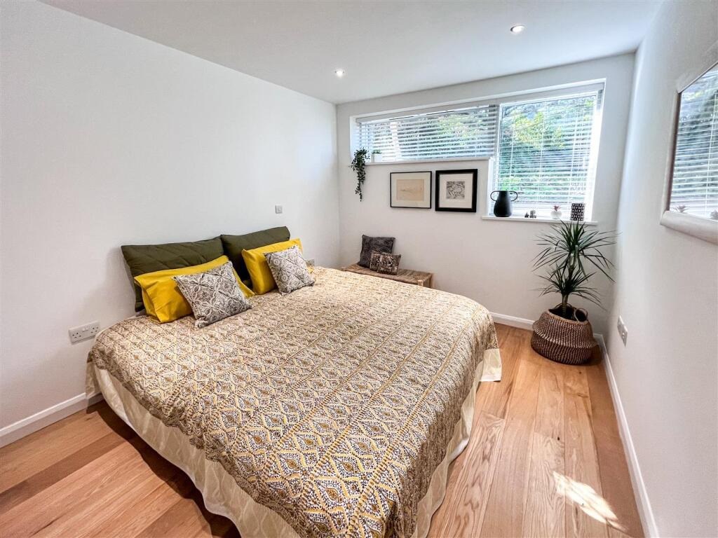 Two bedroom ground floor apartment, The Belyars, St. Ives, photo 16