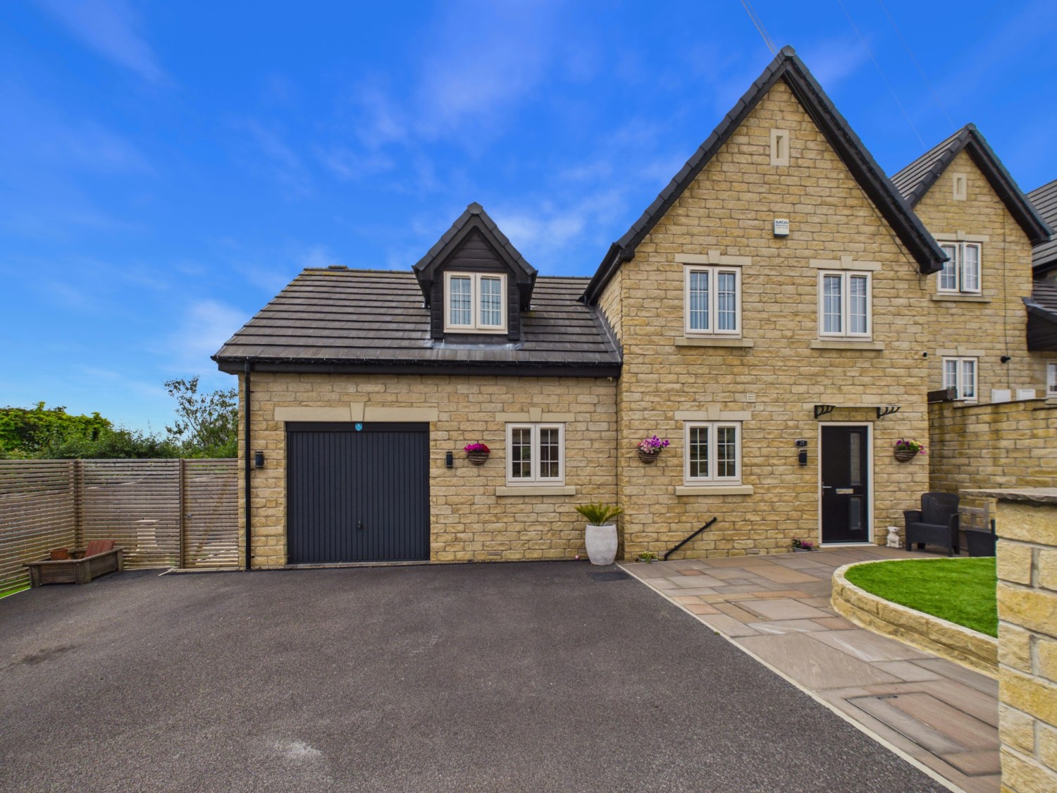 Moat Hill Farm Drive, Birstall, photo 33
