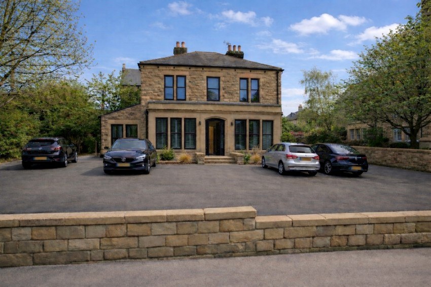 Detached to rent in Kings Road, Harrogate