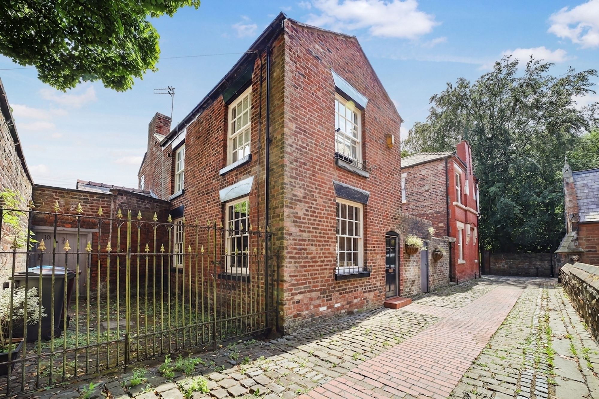 detached house for sale in Vicarage Place