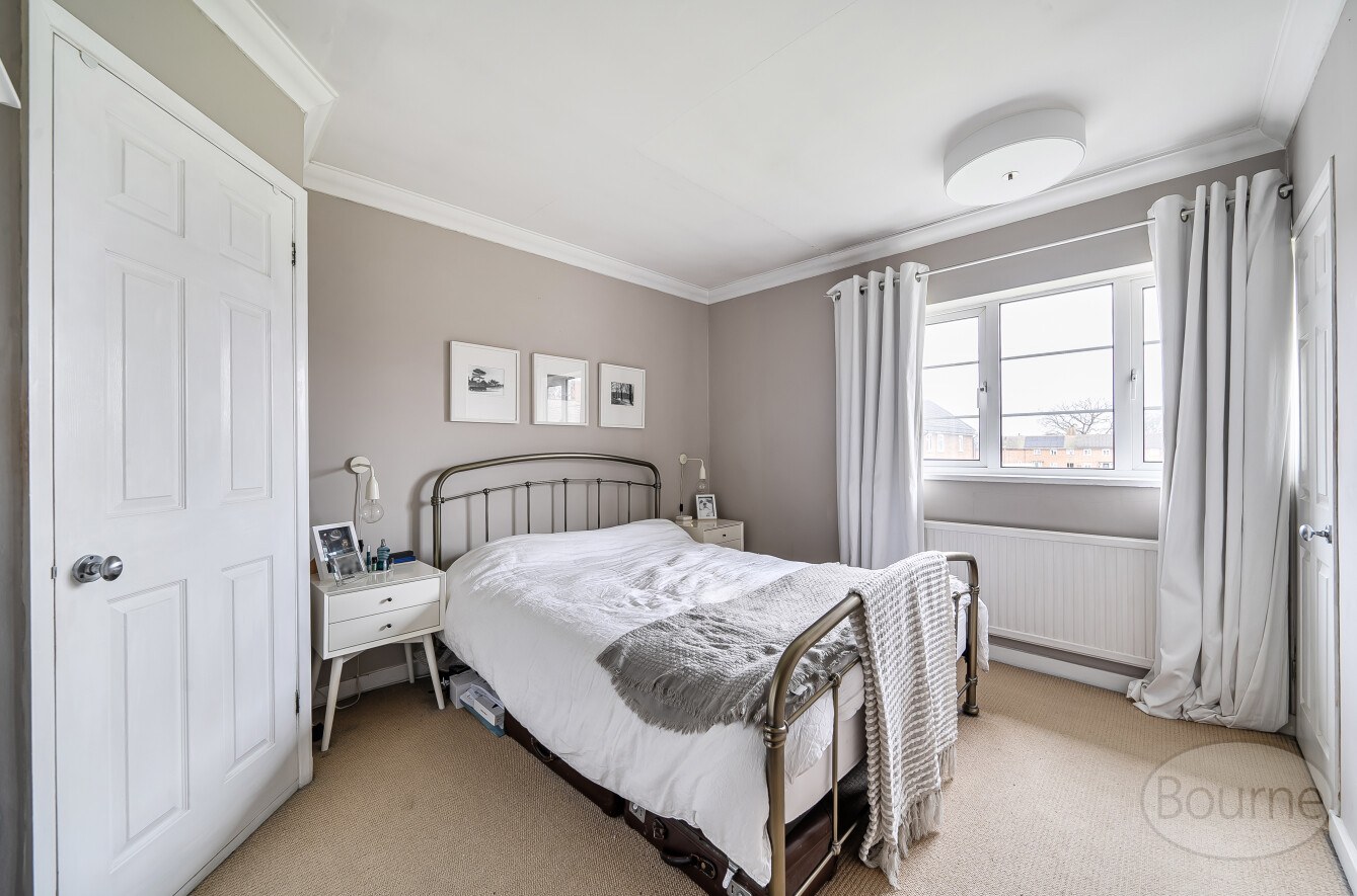 Bankside Drive, Thames Ditton, Surrey, KT7, photo 6