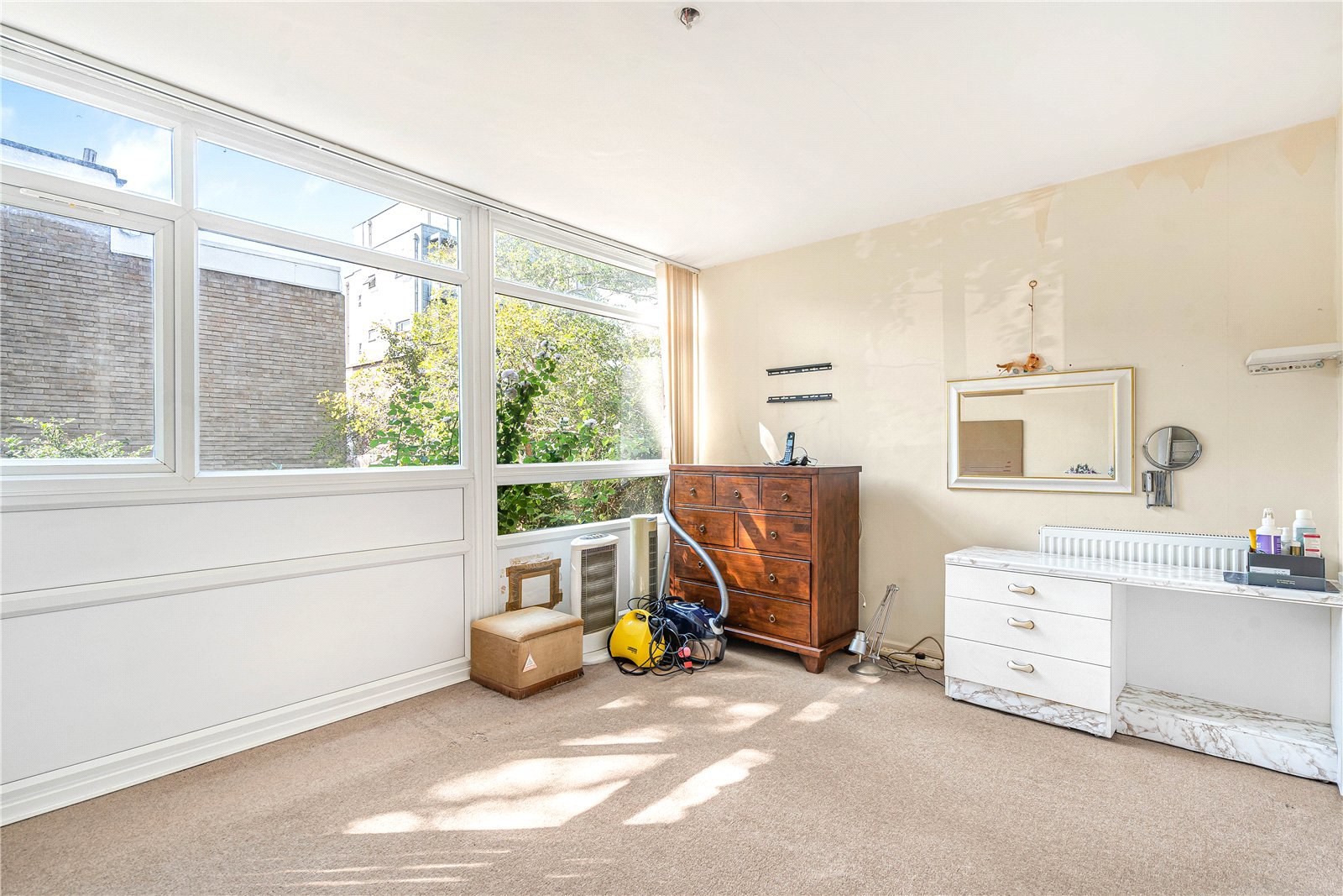 Hill View Court, Woking, Surrey, GU22, photo 8