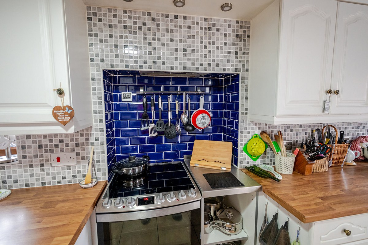 Spen Lane, Leeds, LS16, photo 42