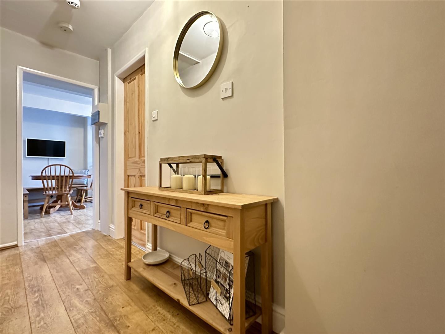 Buxton Road, Bakewell, photo 12