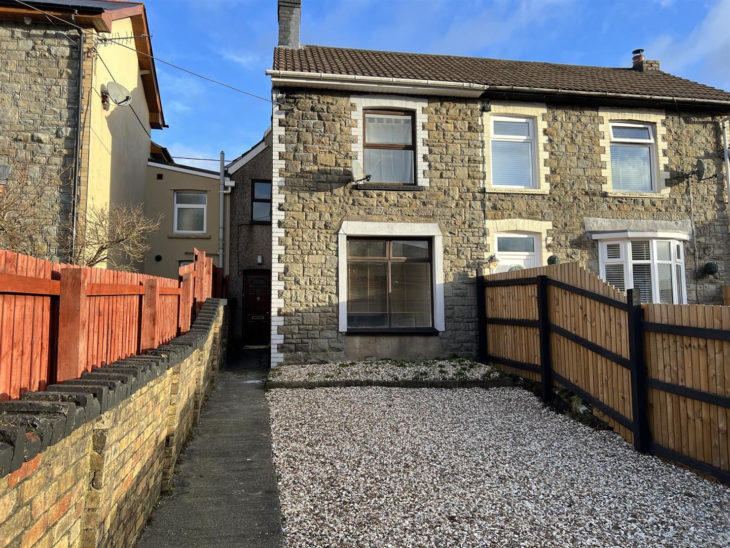 House - Terraced For Rent Ashfield Road