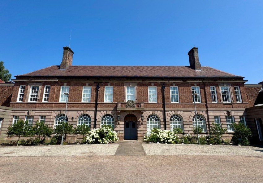 2 bed flat for sale in North Park Road, Harrogate