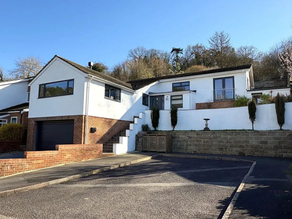 Glenwater Close