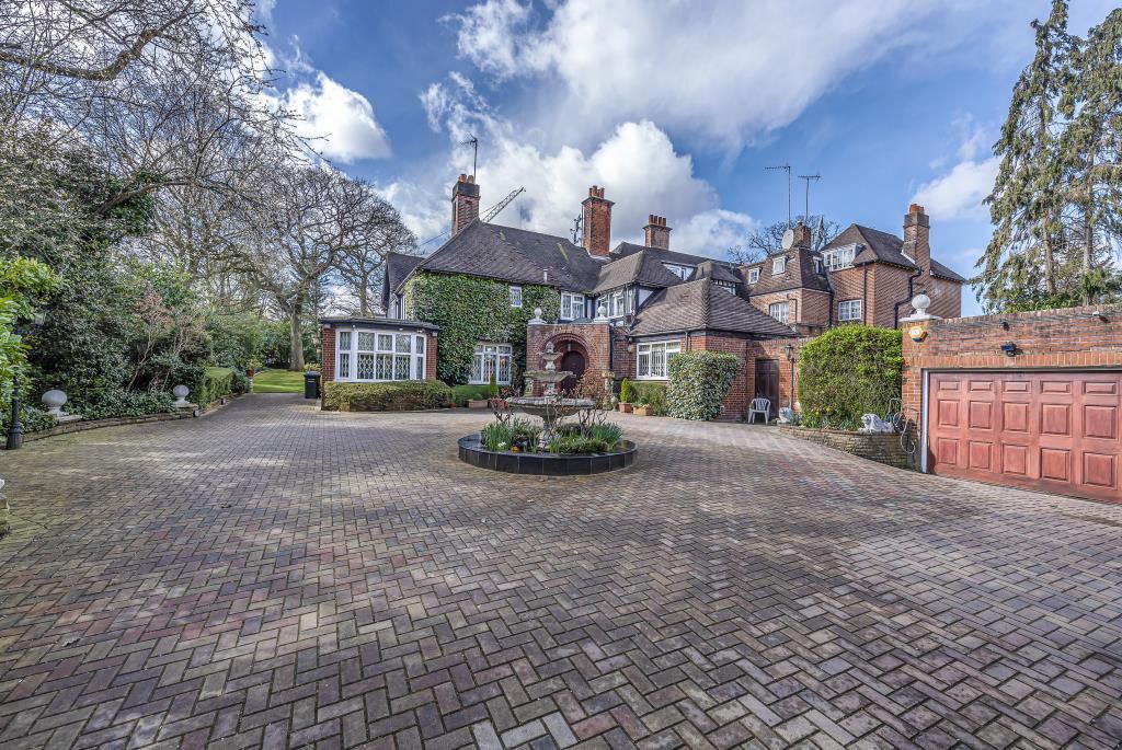 The Bishops Avenue, Hampstead Garden Suburb, London, N2, photo 2