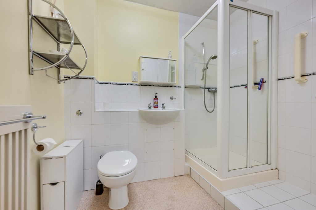 Gibson Court, Regarth Avenue, Romford, photo 12