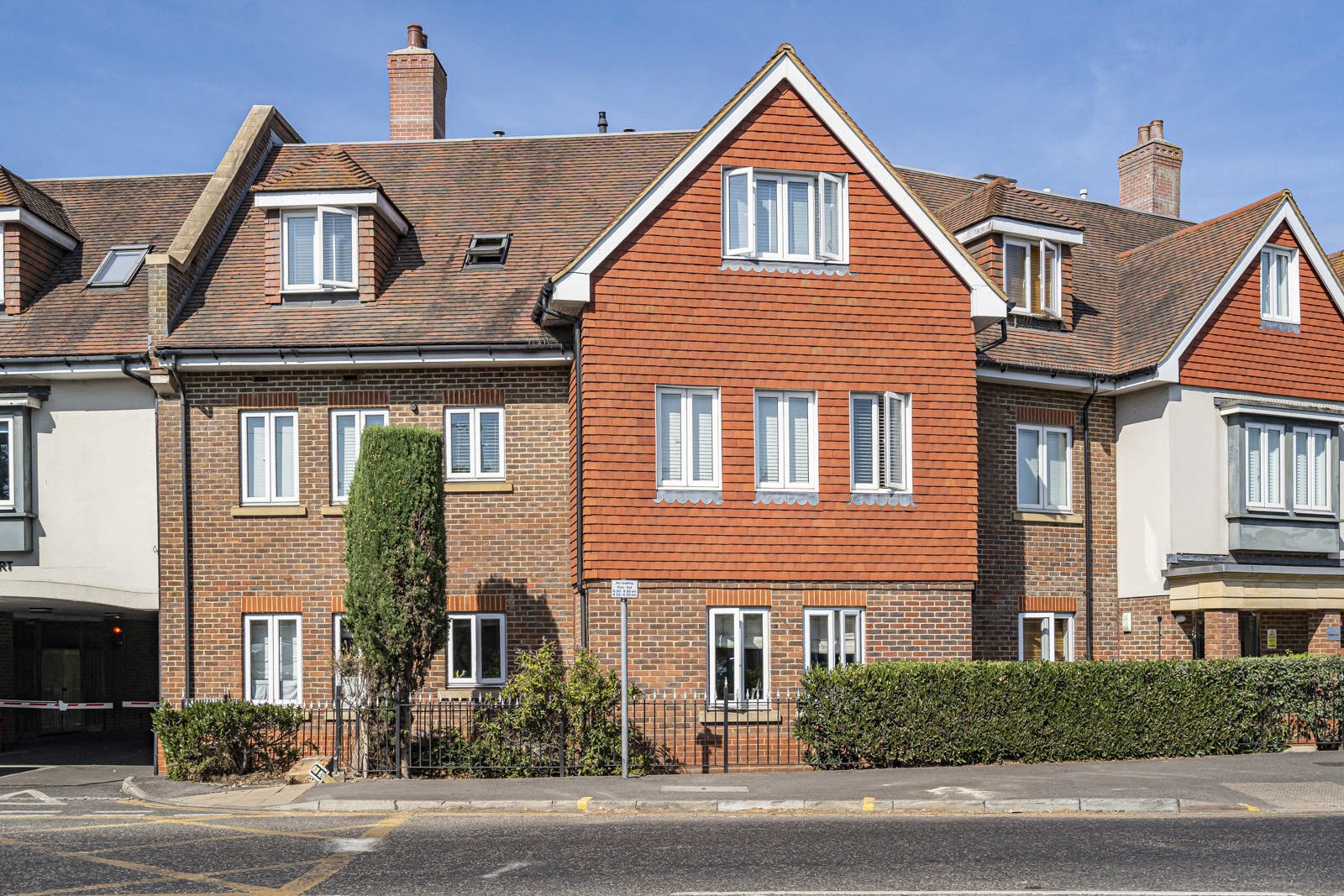 Portsmouth Road, Cobham, Surrey, KT11, photo 16