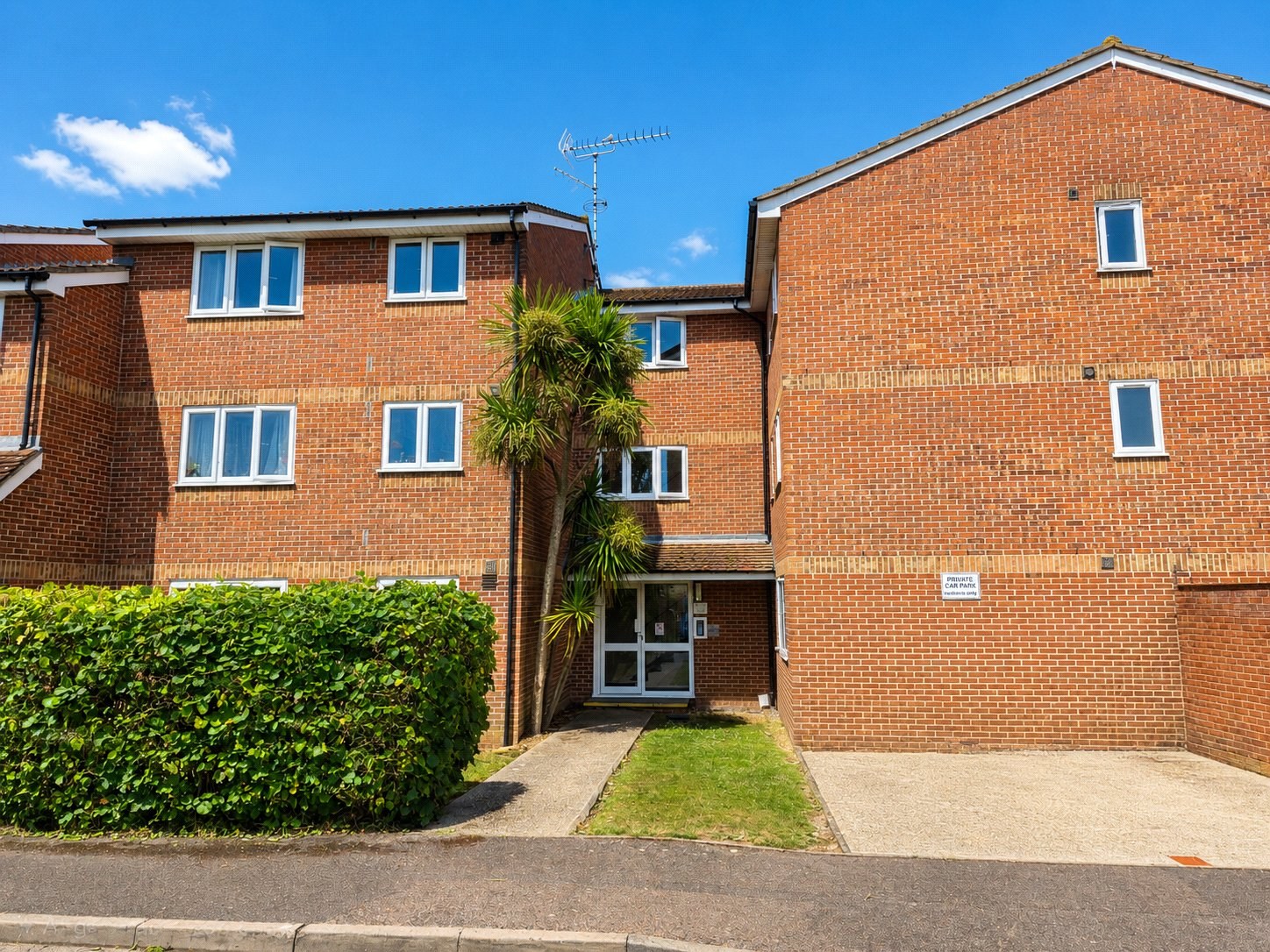 to rent in Leecon Way