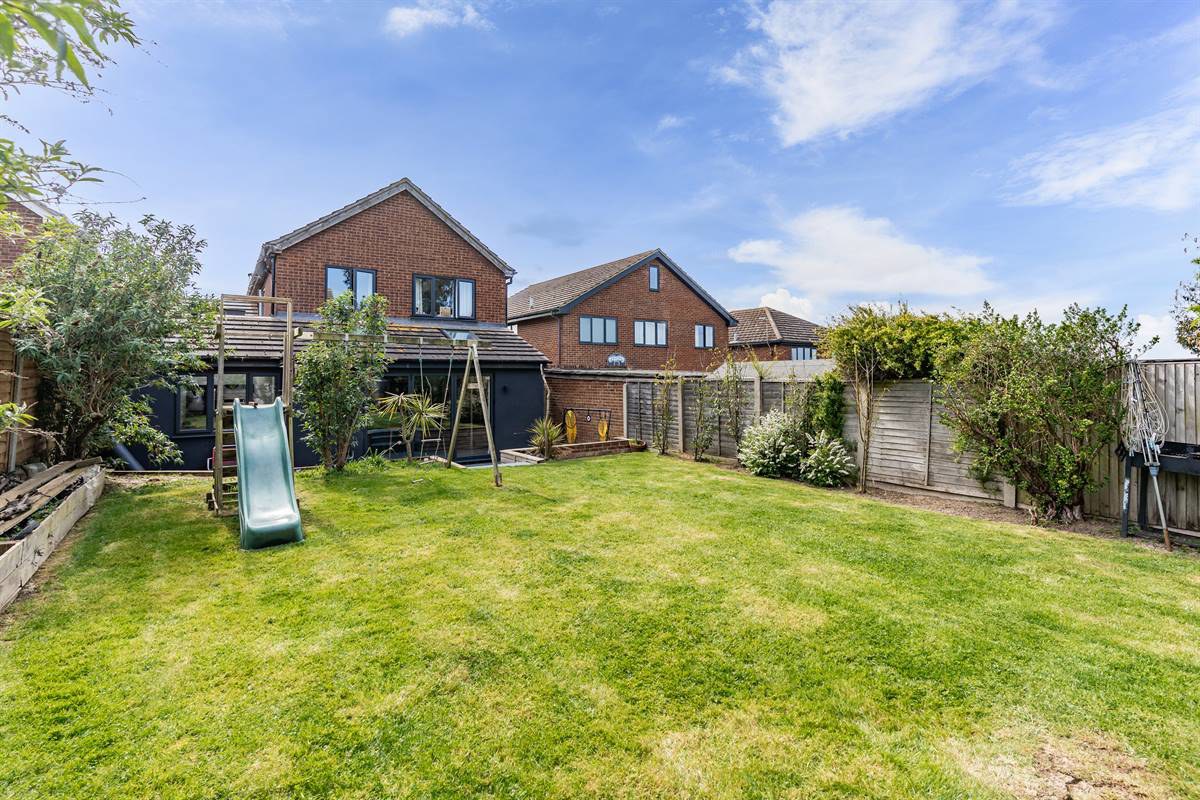 Hazlemere Road, Seasalter, Whitstable, photo 3