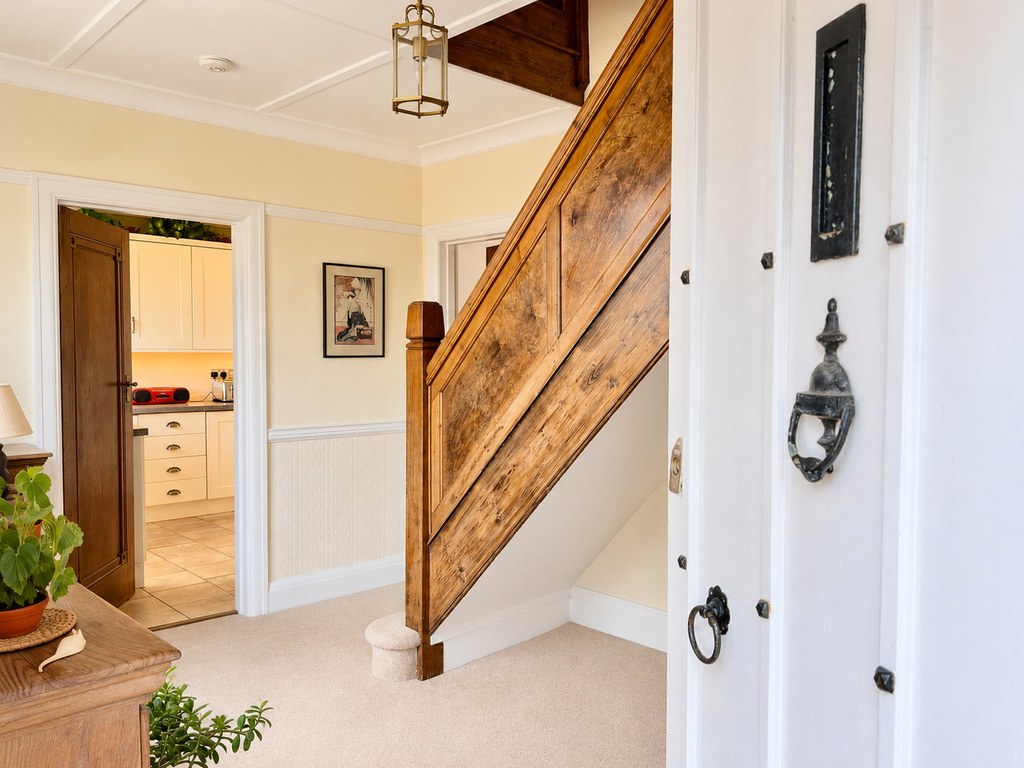 A Rare 1930s Home with Exceptional Gardens & Outstanding Potential, photo 3