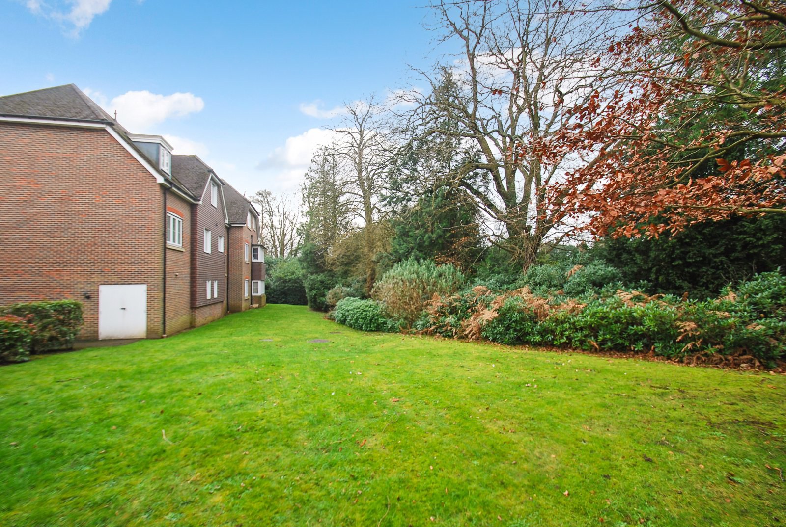 Cranwells Lane, Farnham Common, SL2, photo 3