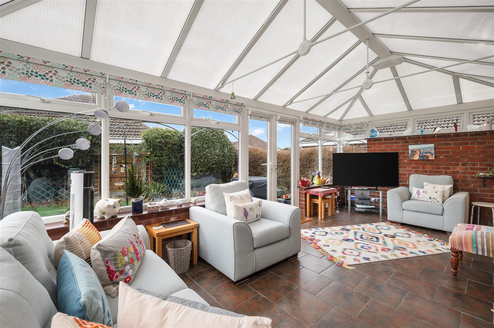 Sherwood Drive, Clacton-On-Sea, photo 8