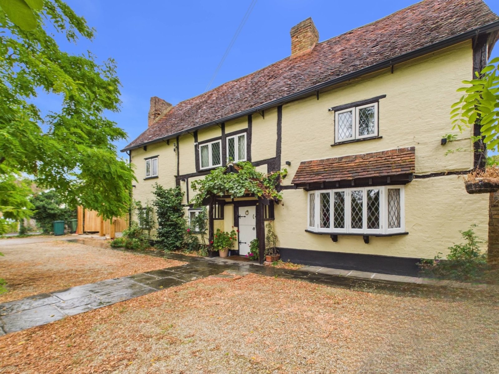 Oaks Road, Stanwell, Surrey, TW19