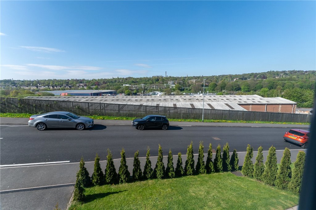 Poplars Park Road, Bradford, West Yorkshire, BD2, photo 21