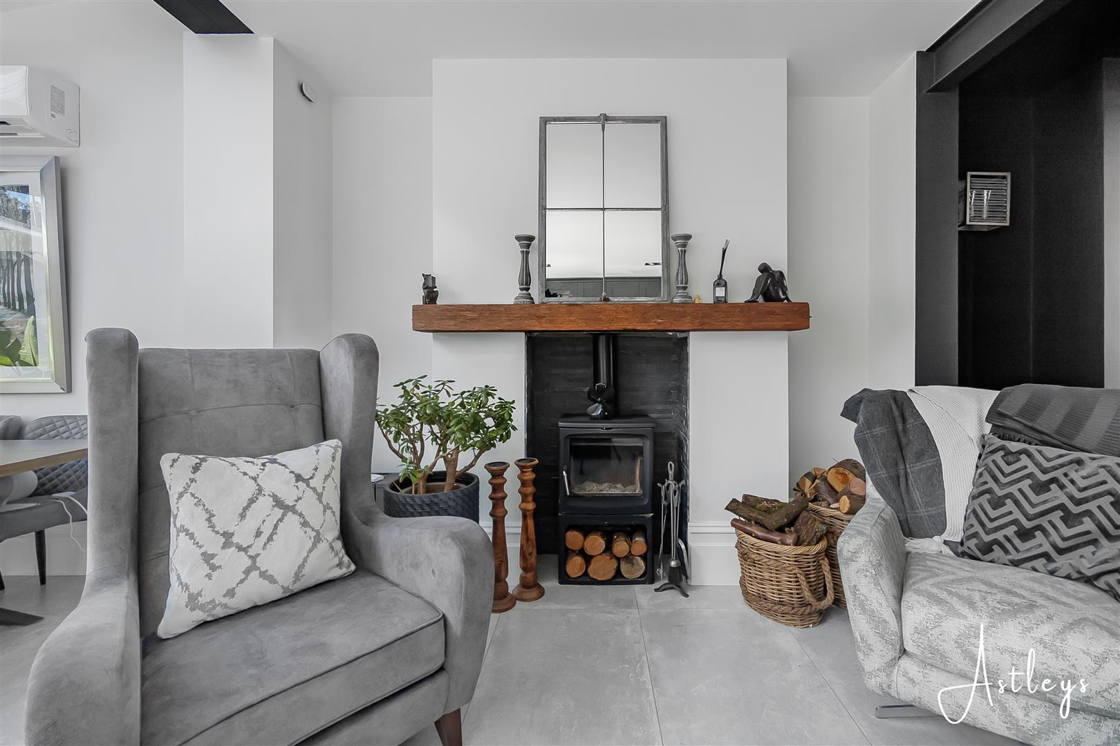 Chestnut Road, Neath, photo 11