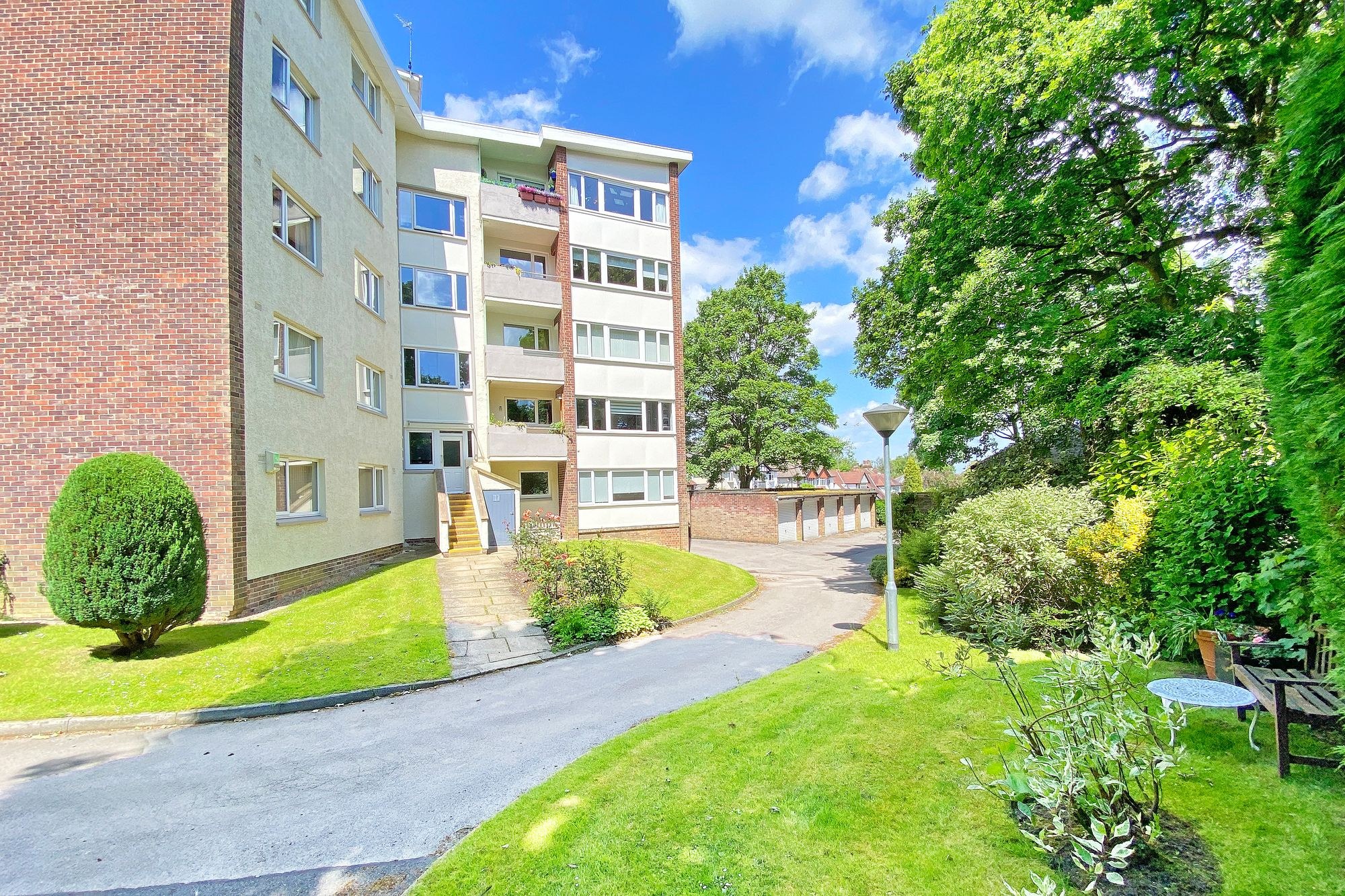 2 bed home for sale in Queens Close, Harrogate
