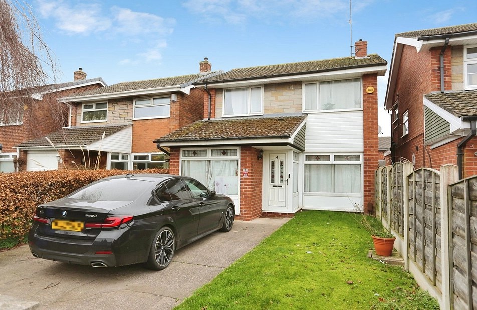 Cedarwood Avenue