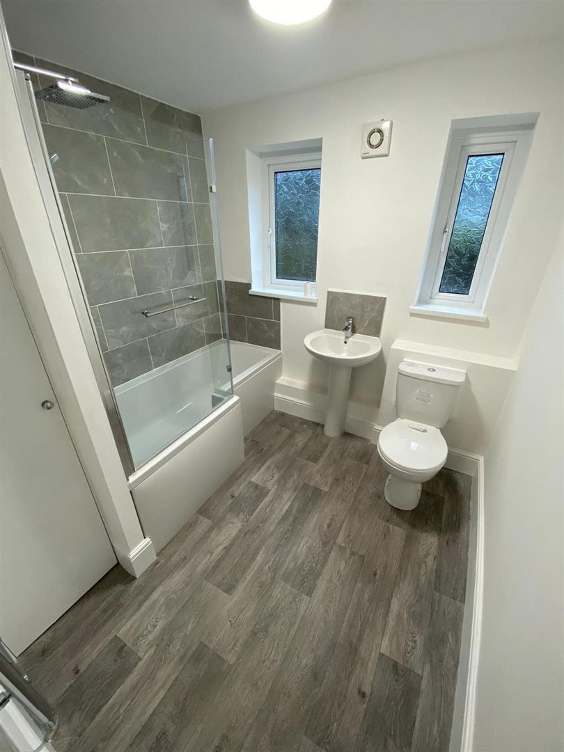 House - Terraced For Rent Little Wind Street