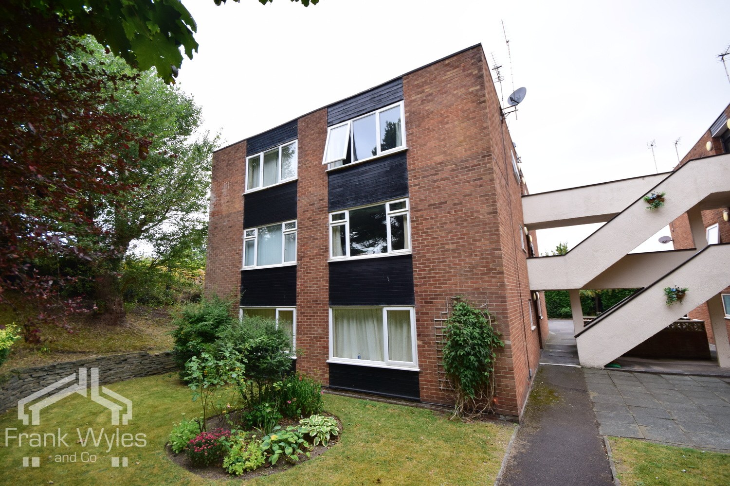 Woodlands Court