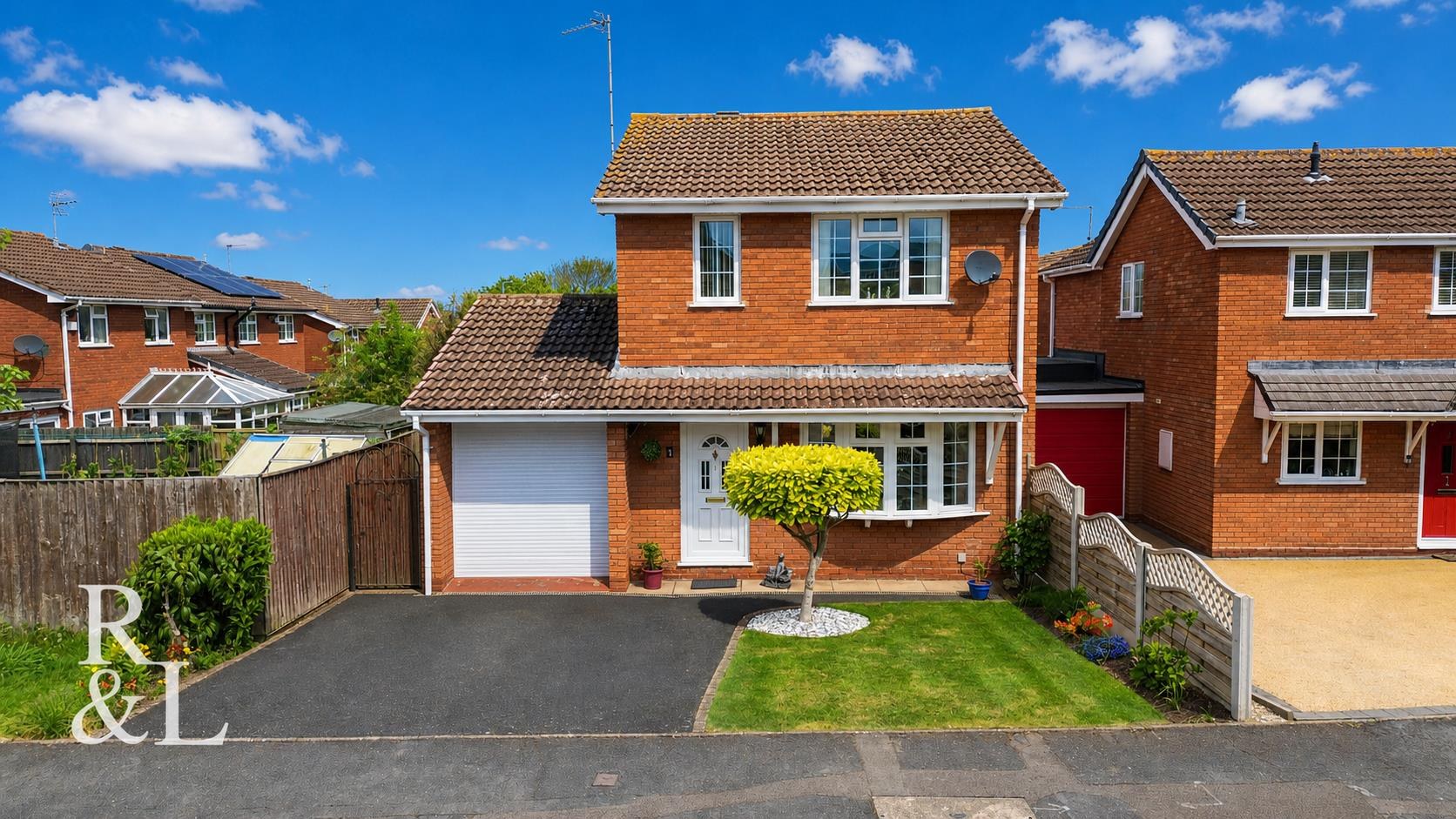 3 Bed House - Detached For Sale Stokesay Avenue