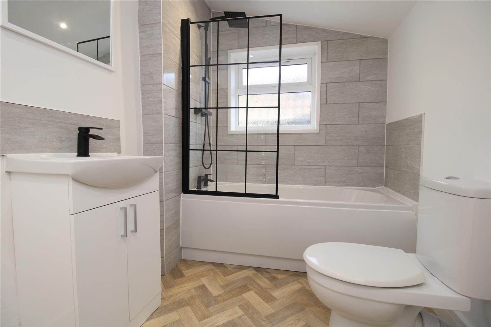 House - Terraced For Rent Lyle Street
