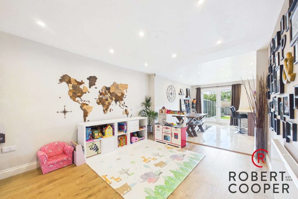 Woodlands Avenue, Eastcote, HA4, photo 3