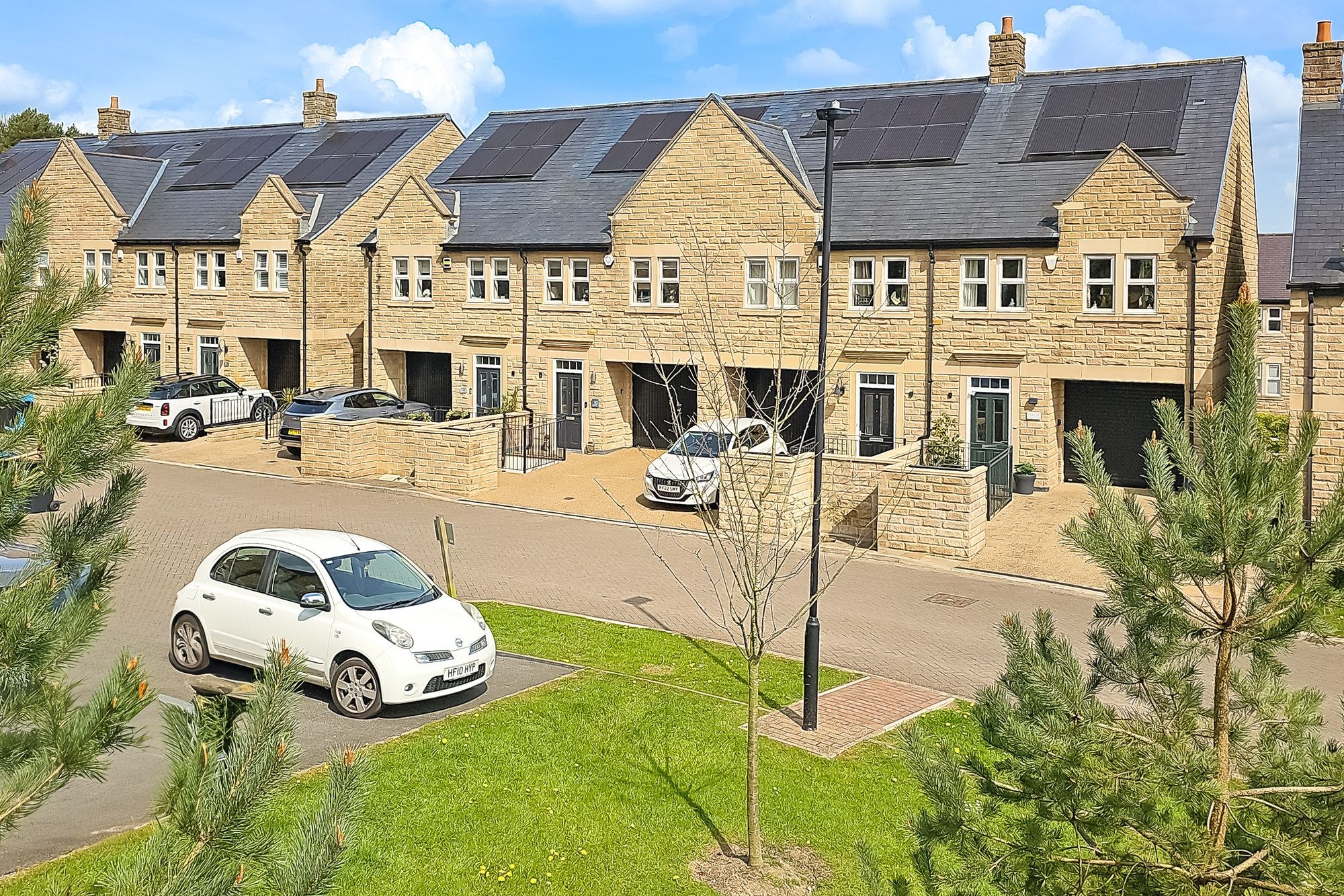 4 bed home for sale in Beech Close, Harrogate